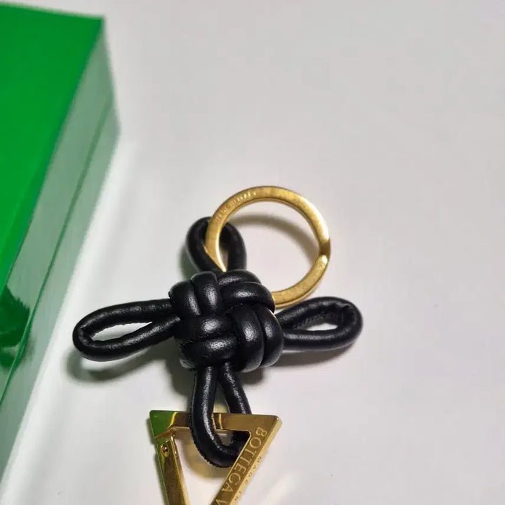 [BUNJANG] Bottega Veneta Triangle Nappa Leather Keyring Black (Full Box/Shopping Bag) / [정품/S급] 보테가 베네타 트라이앵글 나파 키링 블랙 (풀박스/쇼핑백