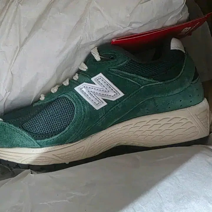 [BUNJANG] New Balance 2002R Nightwatch Green Sneakers / (새상품) 뉴발란스 2002R 나이트워치 그린 운동화 220사이즈