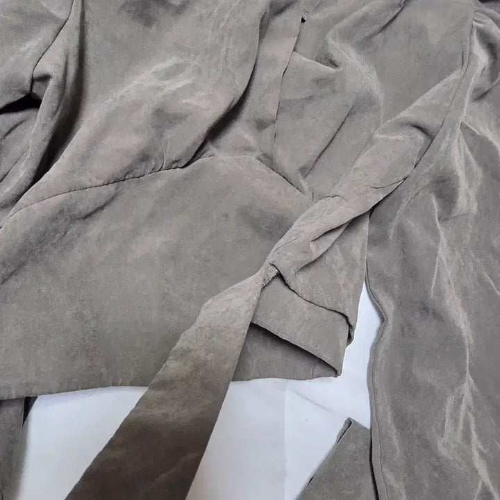 [BUNJANG] VIVA.L Cropped Blouse Khaki / VIVA.L 묶음 크롭 블라우스 카키