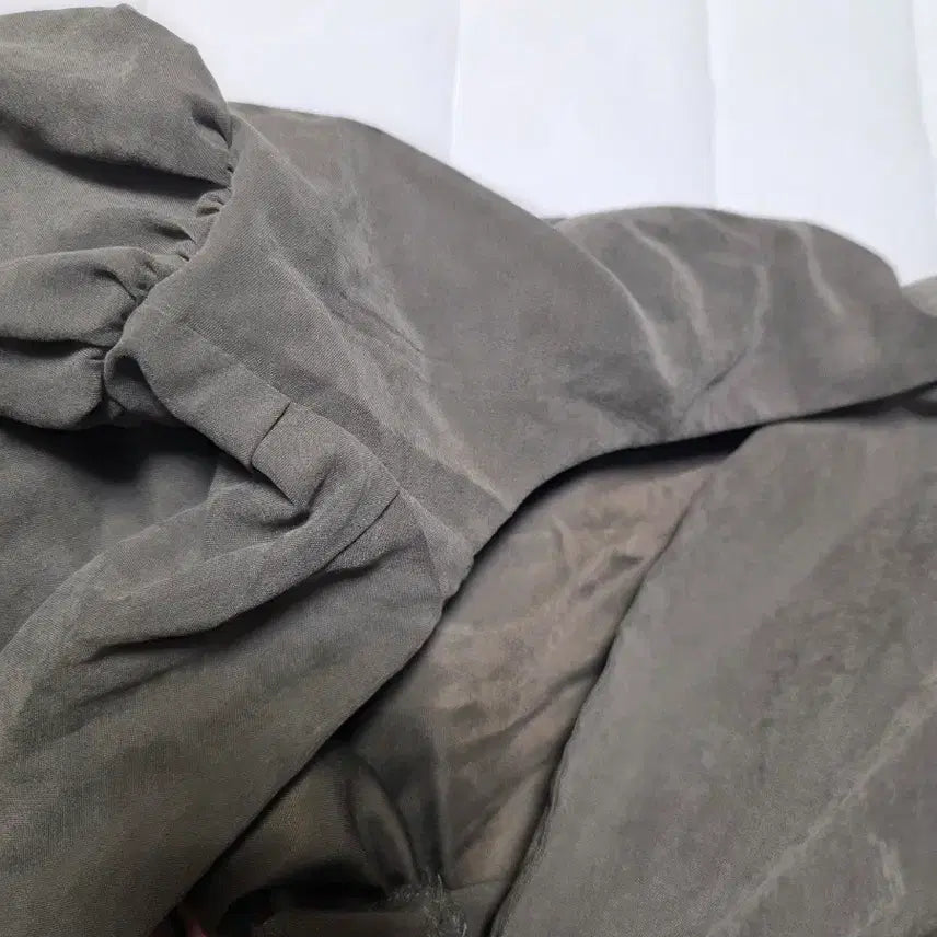 [BUNJANG] VIVA.L Cropped Blouse Khaki / VIVA.L 묶음 크롭 블라우스 카키