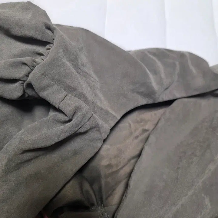 [BUNJANG] VIVA.L Cropped Blouse Khaki / VIVA.L 묶음 크롭 블라우스 카키