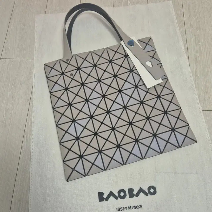 [BUNJANG] Bao Bao Prism Tote Bag / 바오바오 플리즘 (새상품)