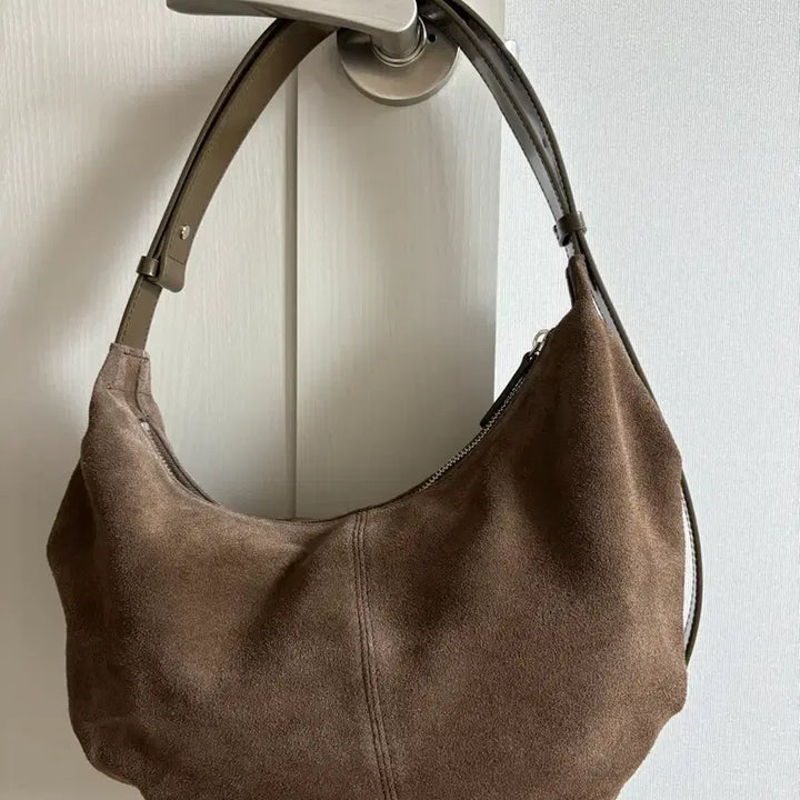[BUNJANG] Notthingritten Suede Hobo Bag / 낫띵리튼 스웨이드 호보백