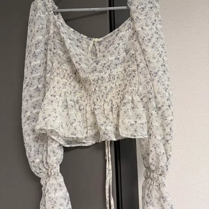[BUNJANG] Cropped Floral Pattern Blouse / 크롭 플라워패턴 블라우스