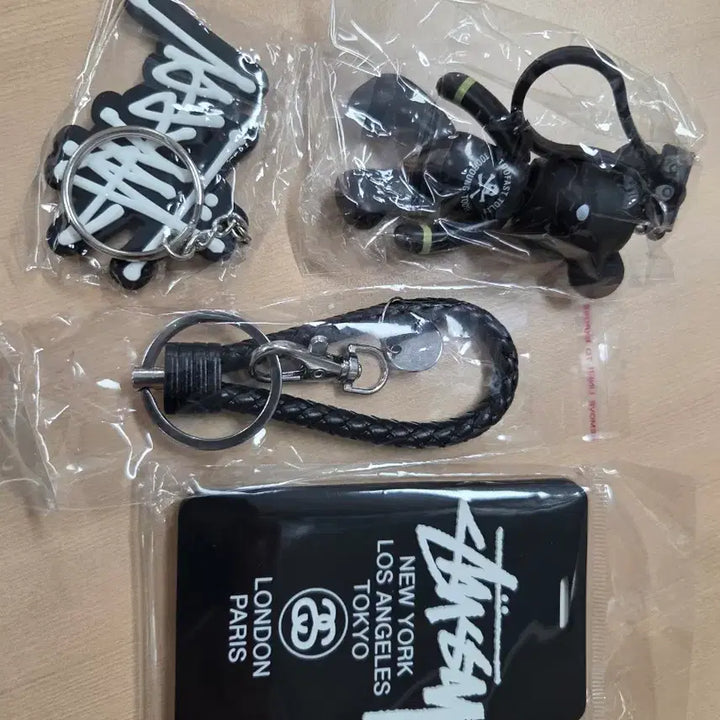 [BUNJANG] Stussy x Bearbrick Keychain / 스투시 베이브릭 키링