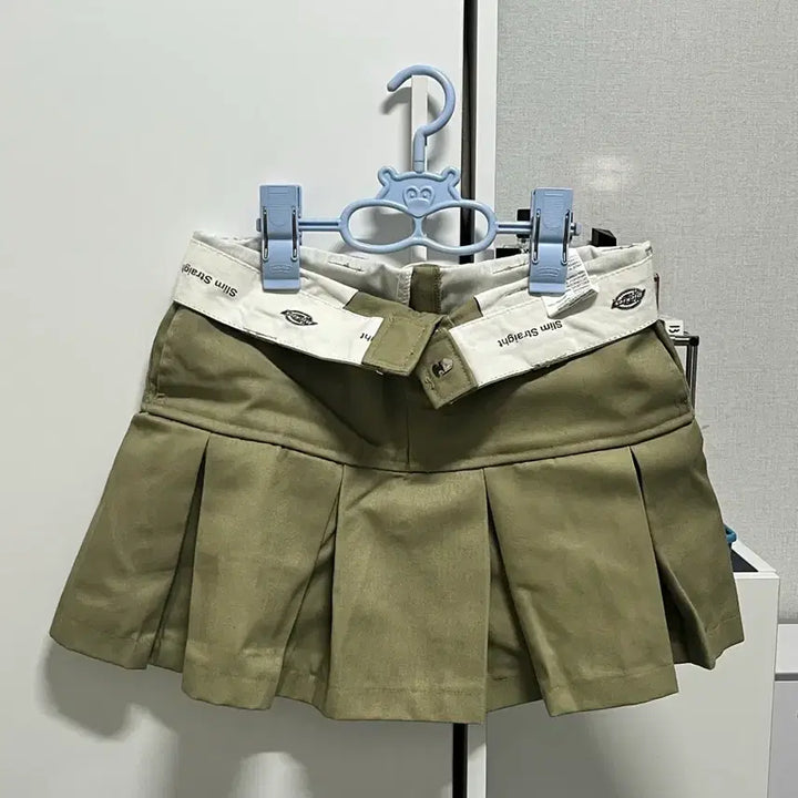 [BUNJANG] YVIVE Dickies Custom Pleated Skirt Beige / 유이브 디키즈 커스텀 스커트 베이지