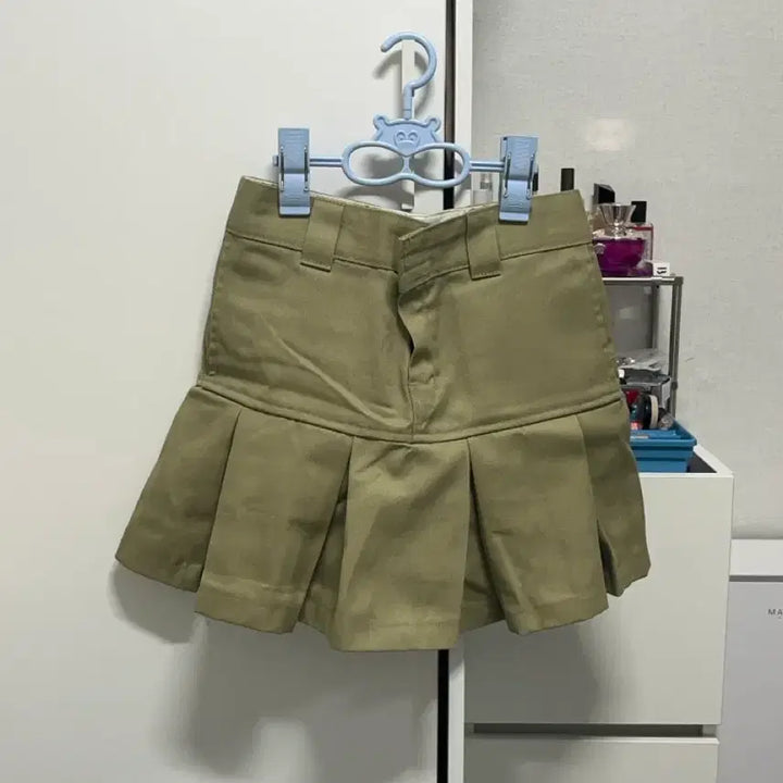 [BUNJANG] YVIVE Dickies Custom Pleated Skirt Beige / 유이브 디키즈 커스텀 스커트 베이지