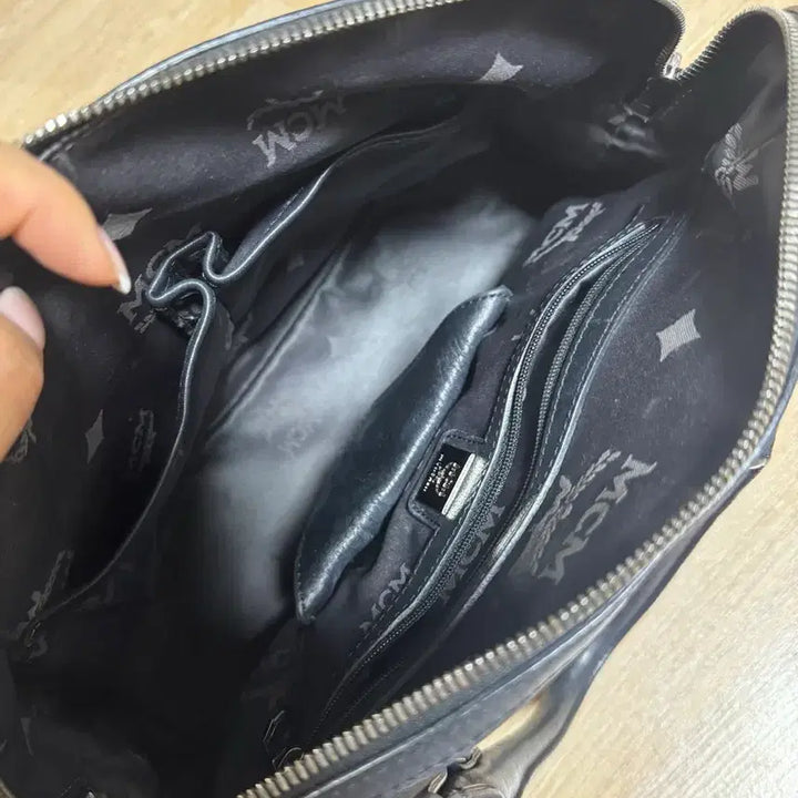 [BUNJANG] MCM Logo Leather Tote Bag / mcm 가방