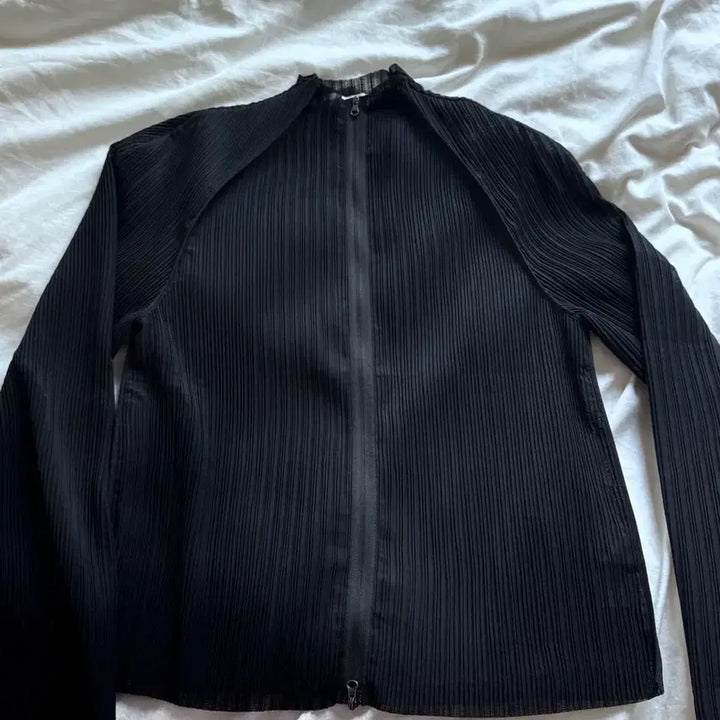 [BUNJANG] Amomento 26SS Zip-Up Jumper Black M / 아모멘토 26ss 플리츠 집업 점퍼 블랙 M