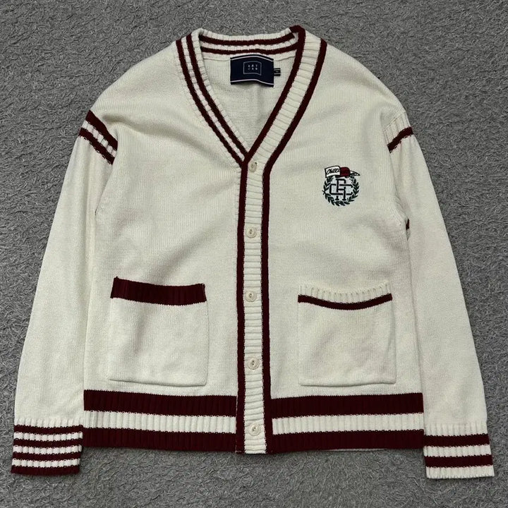 [BUNJANG] Romantic Crown Cardigan (Size 95) / [95] 로맨틱크라운 가디건