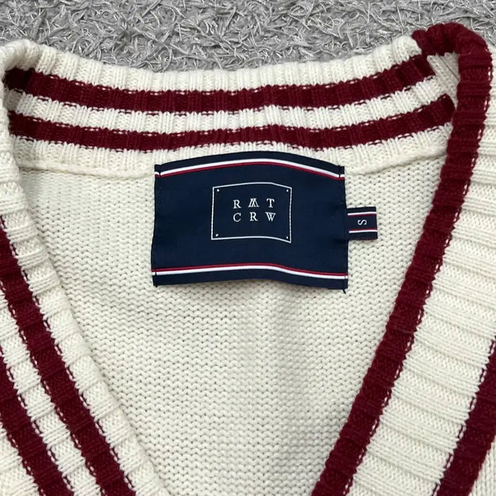 [BUNJANG] Romantic Crown Cardigan (Size 95) / [95] 로맨틱크라운 가디건