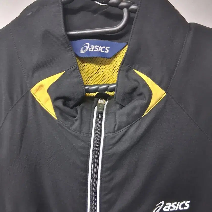 [BUNJANG] Asics Black/Yellow Windbreaker Jacket / 아식스 블랙/옐로우 바람막이 자켓105