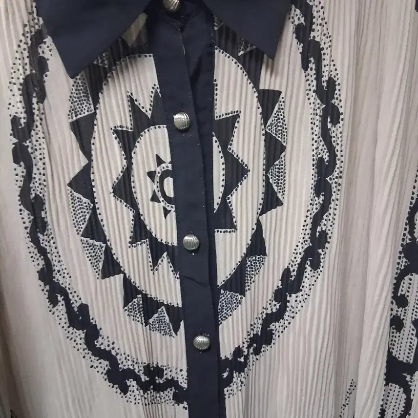 [BUNJANG] Vintage Pattern Short Sleeve Blouse / 빈티지 패턴 반팔 블라우스  외 개당