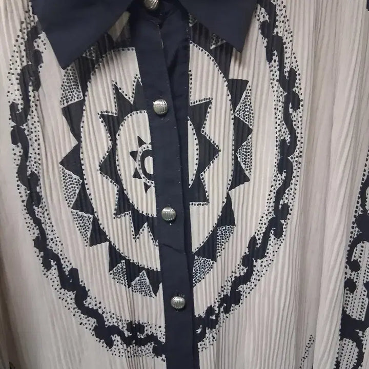 [BUNJANG] Vintage Pattern Short Sleeve Blouse / 빈티지 패턴 반팔 블라우스  외 개당