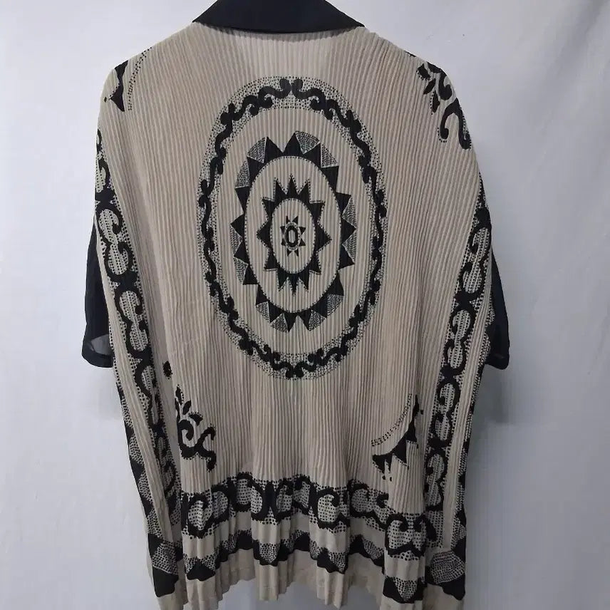 [BUNJANG] Vintage Pattern Short Sleeve Blouse / 빈티지 패턴 반팔 블라우스  외 개당