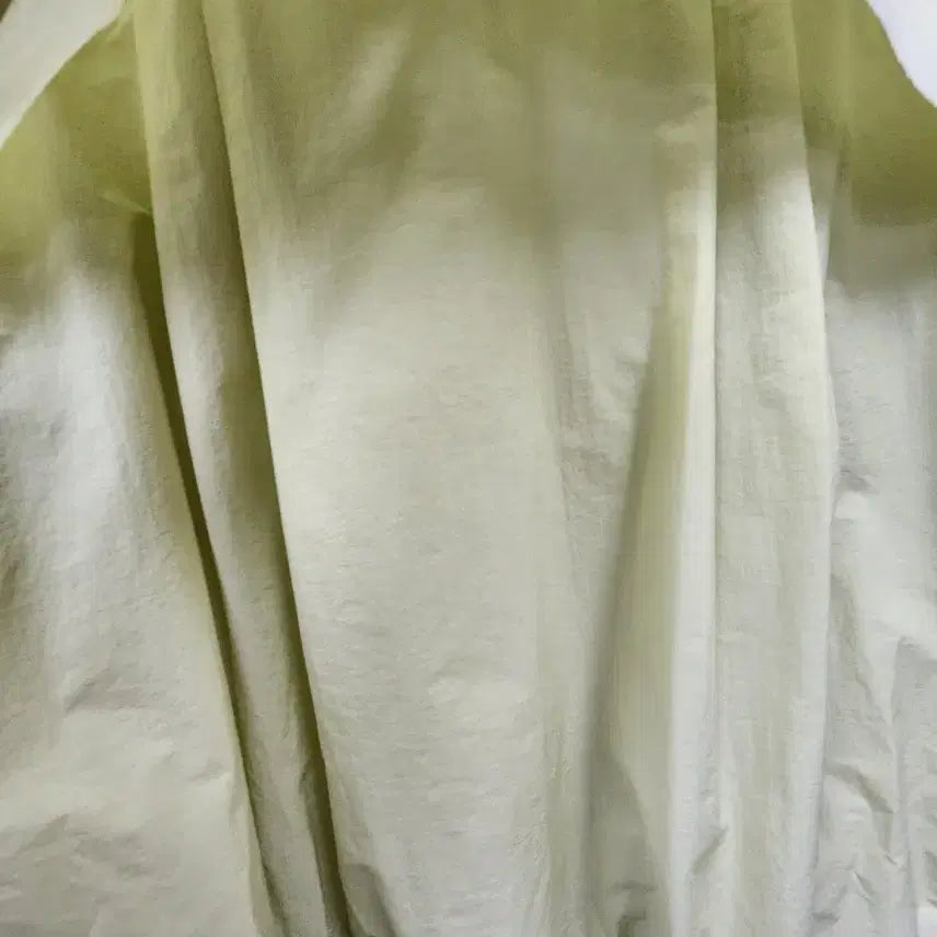 [BUNJANG] LA BELLE Green Volume Sleeve Shirt / 가격내림)LA BELLE 라벨르 연두색 볼륨소매 셔츠free(~66)