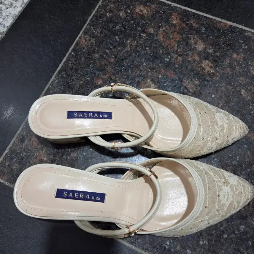 [BUNJANG] Ivory Lace Pointed Toe Sera Sandals (Size 235) / 세라샌들235