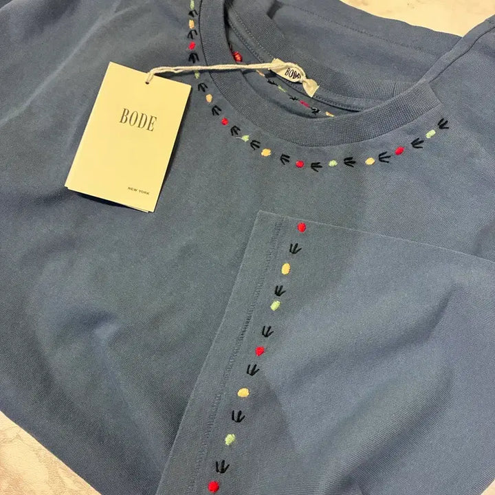 [BUNJANG] Bodey Embroidered T-Shirt / 보디 자수 티셔츠
