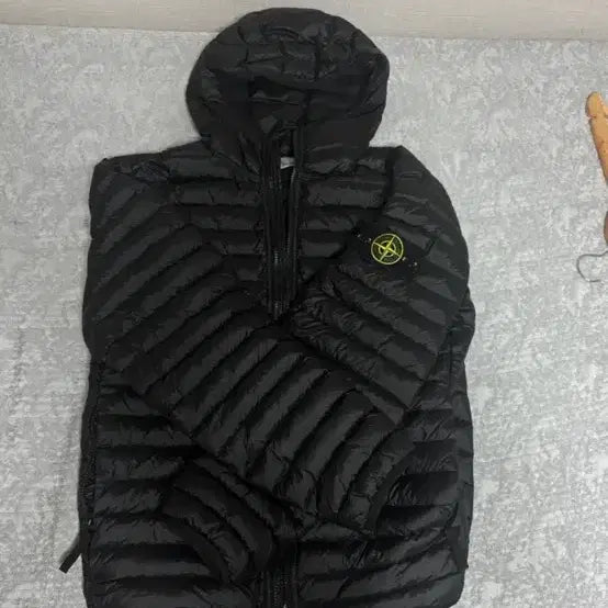[BUNJANG] Stone Island Lightweight Padded Jacket 24FW / 스톤 아일랜드 경량패딩 24fw L