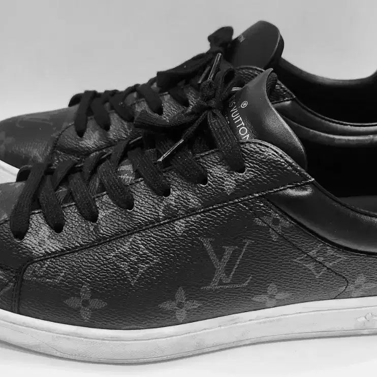 [BUNJANG] Louis Vuitton Monogram Eclipse Sneakers / [정품] 남성 루이비통 모노그램 블랙 스니커즈
