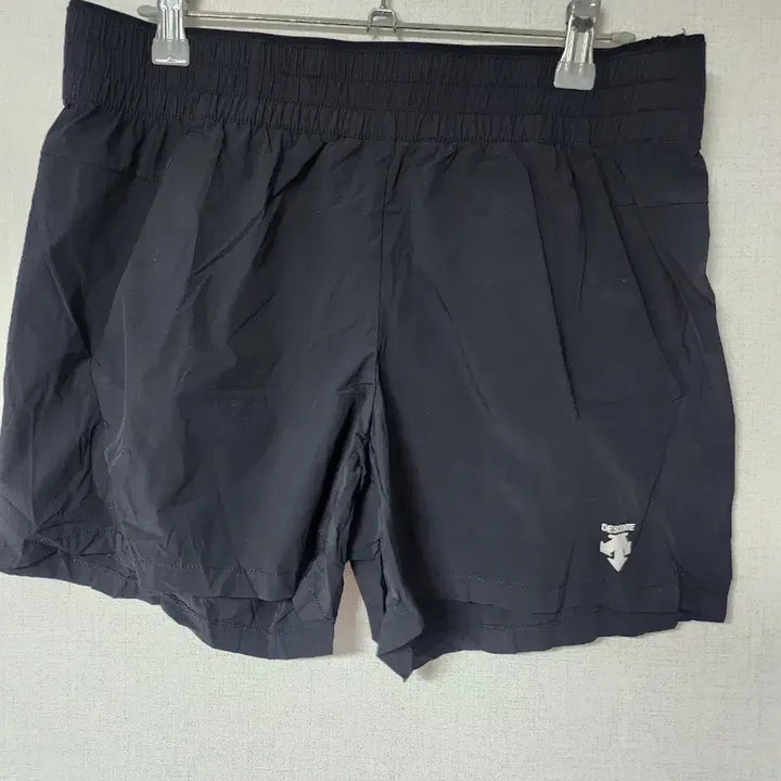 [BUNJANG] Descente Black Shorts / 데상트 블랙 반바지