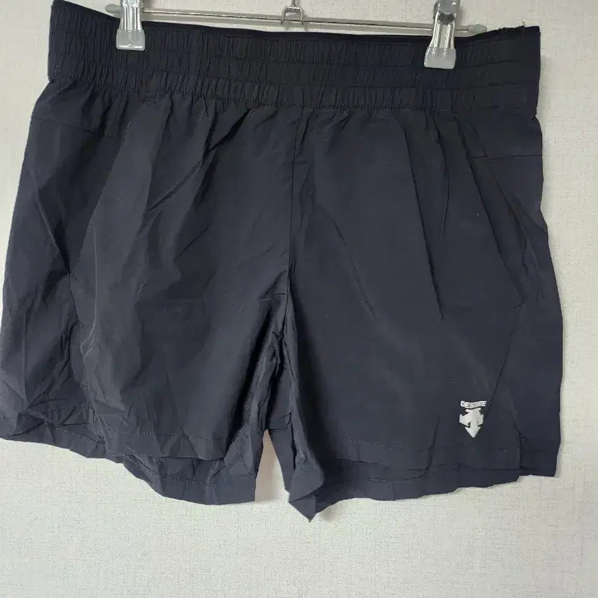 [BUNJANG] Descente Black Shorts / 데상트 블랙 반바지