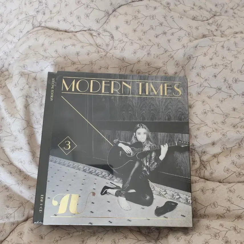 [BUNJANG] IU Modern Times Special Edition Album (Sealed) / 아이유 모던타임즈 스페셜 에디션 앨범 미개봉