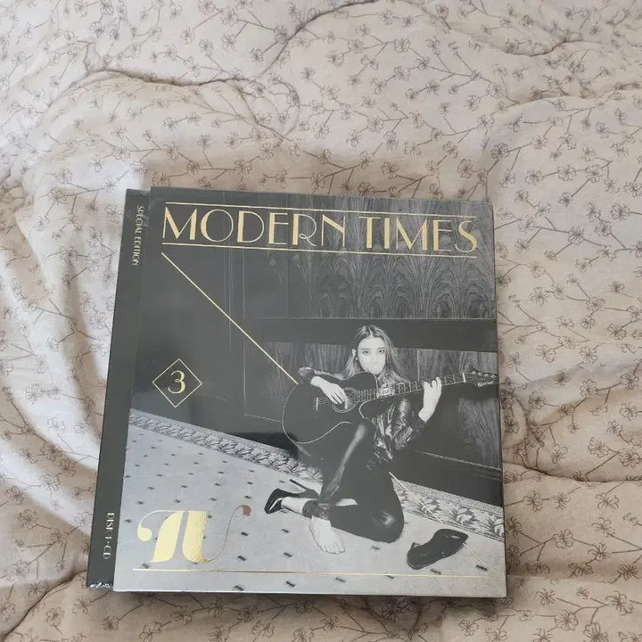 [BUNJANG] IU Modern Times Special Edition Album (Sealed) / 아이유 모던타임즈 스페셜 에디션 앨범 미개봉