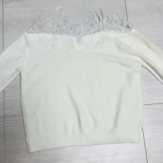 [BUNJANG] Ivory Lace Off-Shoulder Knit / (새상품) 아이보리 레이스 오프숄더 니트