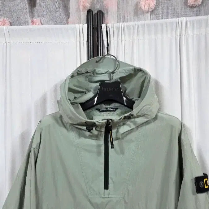 [BUNJANG] National Geographic Anorak Windbreaker (Size 90) / 내셔널지오그래픽아노락바람막이(90)