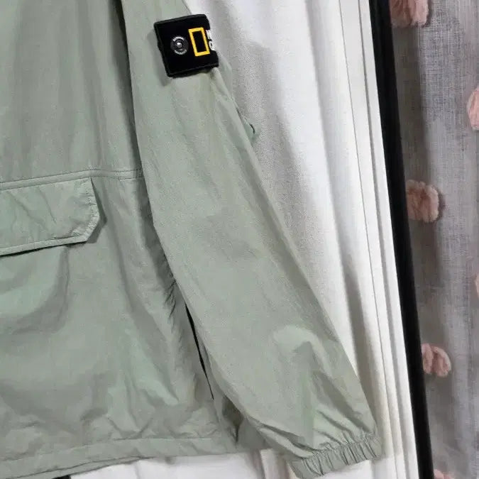 [BUNJANG] National Geographic Anorak Windbreaker (Size 90) / 내셔널지오그래픽아노락바람막이(90)