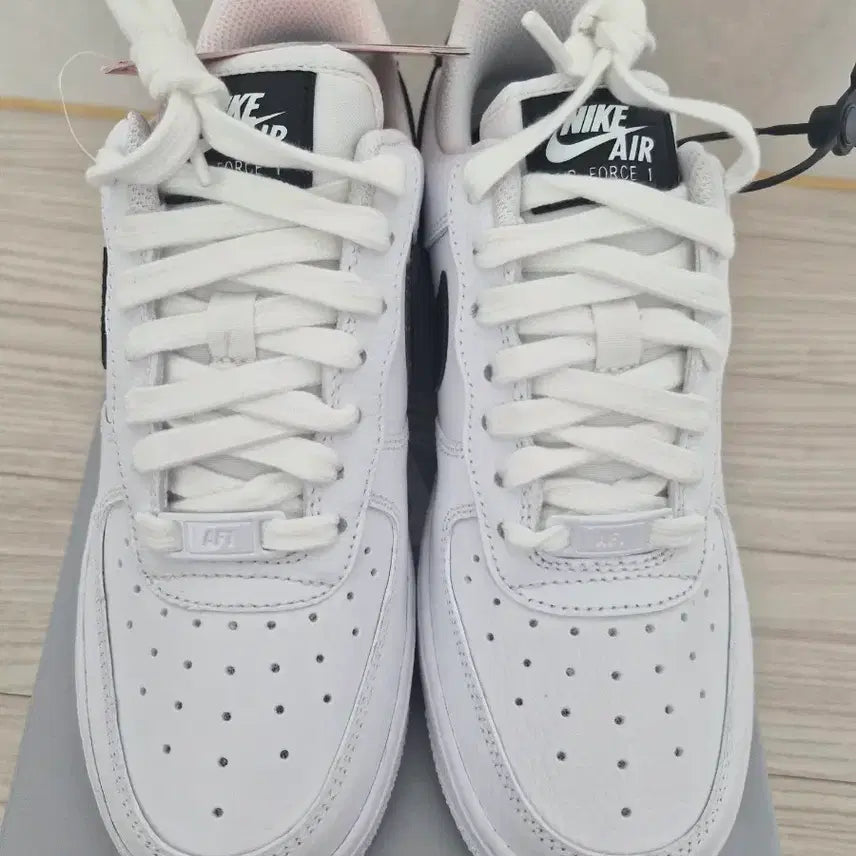 [BUNJANG] Nike Air Force 1 White/Black (235mm) / 새상품 나이키 에어포스1 235mm