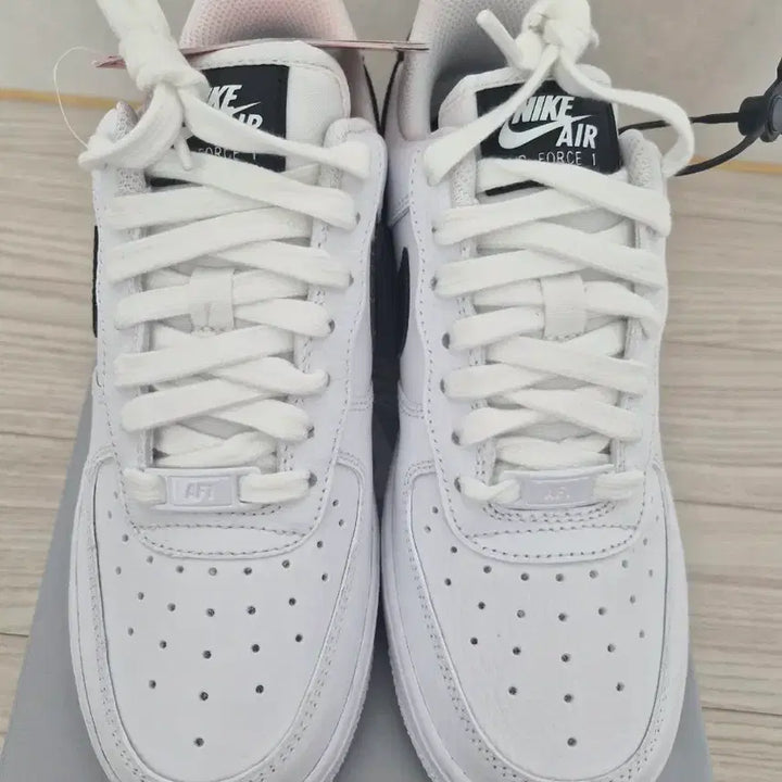 [BUNJANG] Nike Air Force 1 White/Black (235mm) / 새상품 나이키 에어포스1 235mm