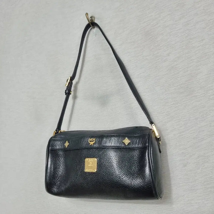 [BUNJANG] MCM Leather Shoulder Bag Black / ㅡMCM 소가죽 숄더백 ㅡ0430