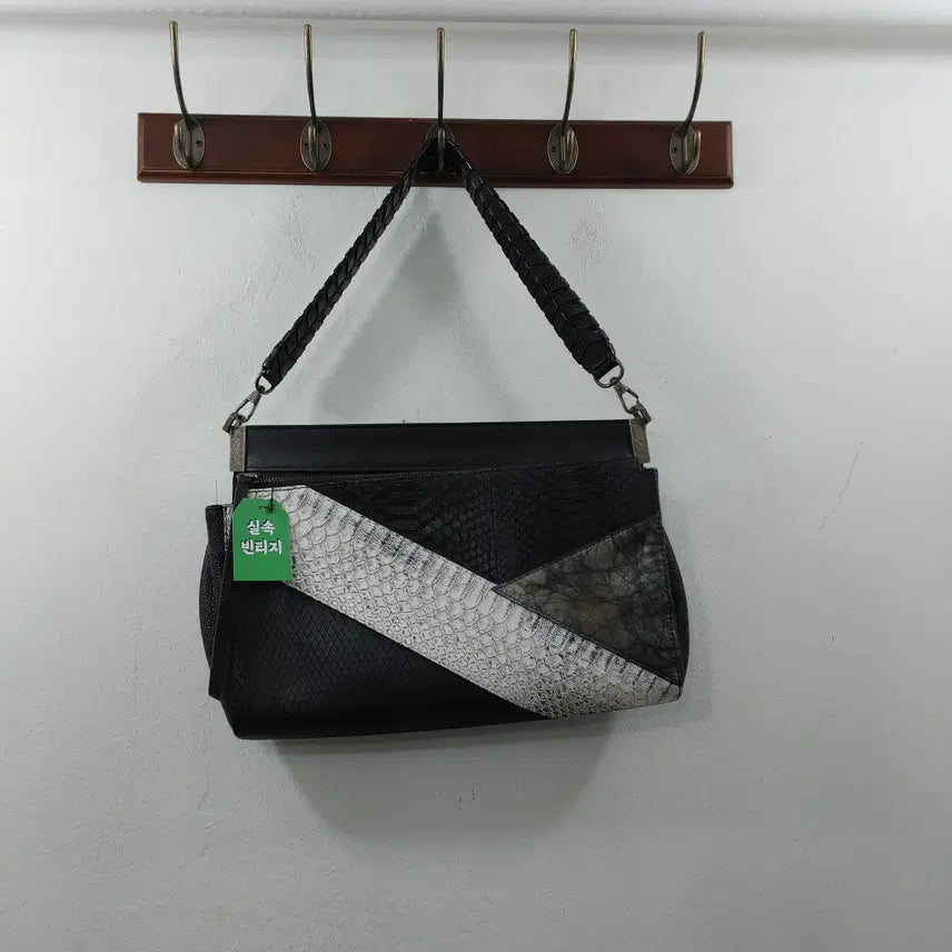 [SOLD OUT] 루즈앤라운지 여성 뱀피패턴 가죽 콤비 숄더백 가방