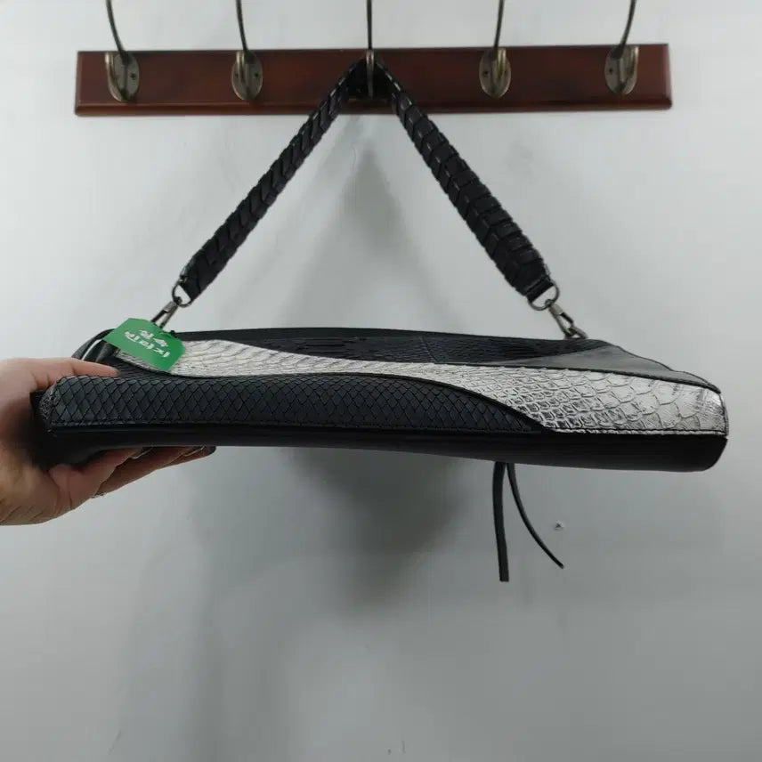 [SOLD OUT] 루즈앤라운지 여성 뱀피패턴 가죽 콤비 숄더백 가방