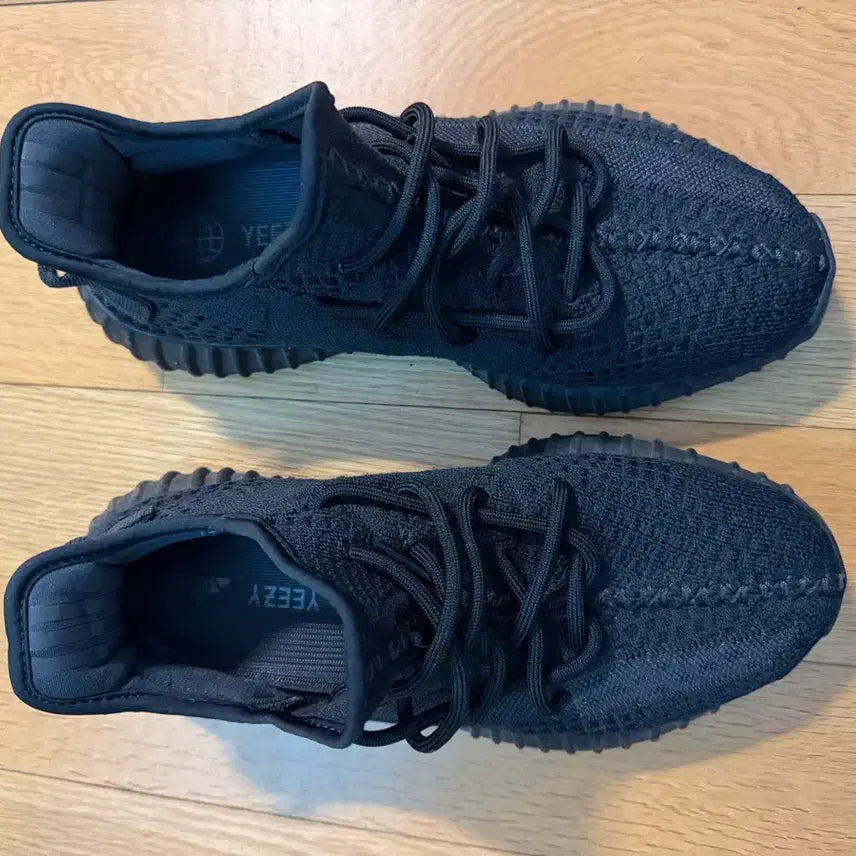 [BUNJANG] Adidas Yeezy Boost 350 V2 Black / 아디다스 이지부스트 350 V2 블랙
