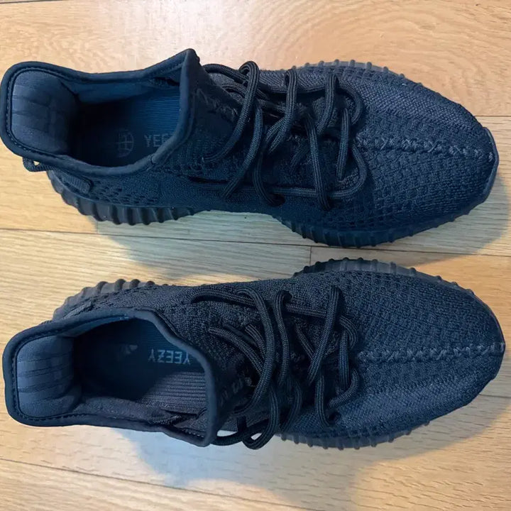 [BUNJANG] Adidas Yeezy Boost 350 V2 Black / 아디다스 이지부스트 350 V2 블랙