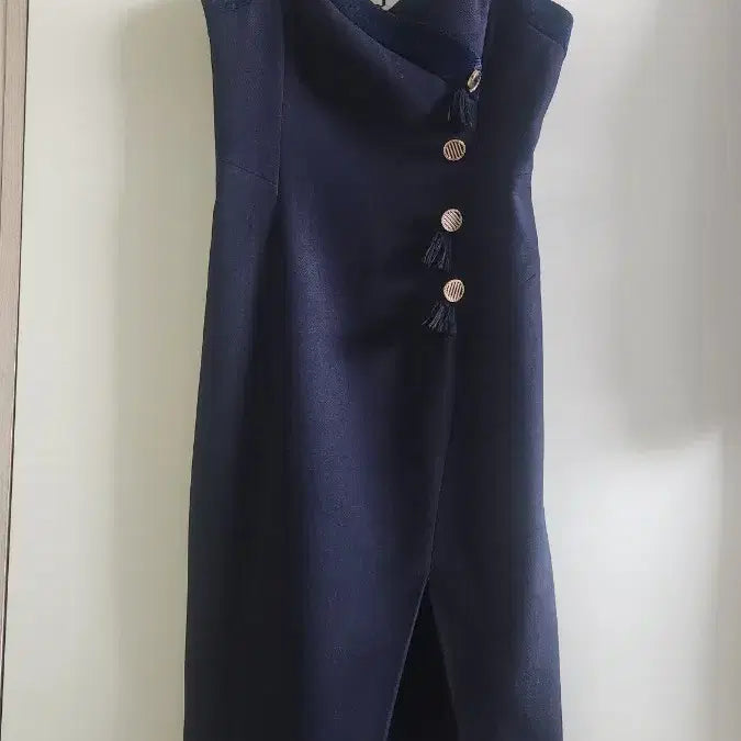 [BUNJANG] Egoist Gold Button Detail Suspender Midi Dress / 에고이스트슬릿 금장 버튼 포인트 원피스