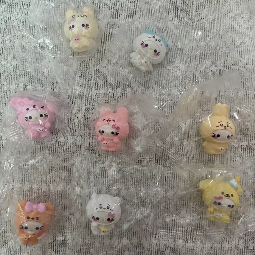 [BUNJANG] Sanrio Hello Kitty x Chiikawa Miniature Figure Set / 키티 치이카와 캐릭터 미니어쳐 피규어 세트