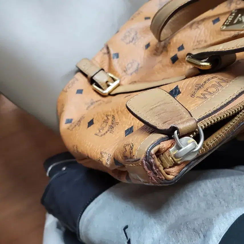 [BUNJANG] MCM Bag (Missing Side Loop) / 엠씨엠 가방 성주택 있어요