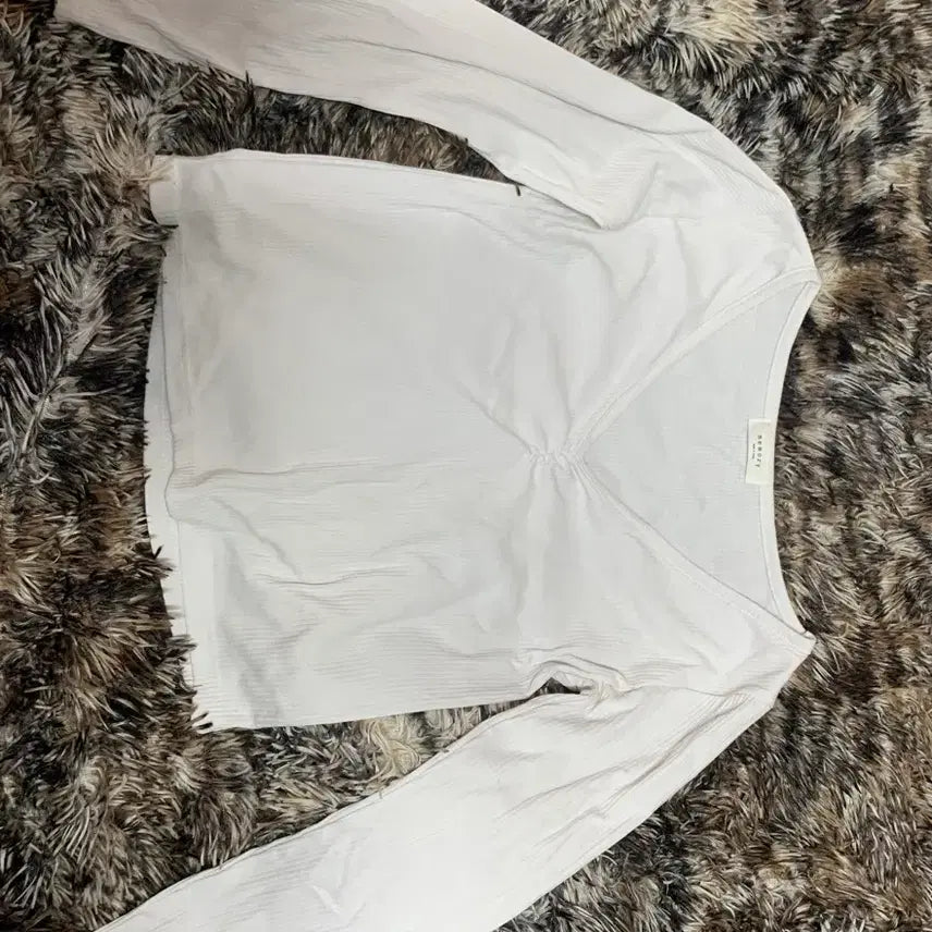 [BUNJANG] White V-Neck Ribbed Long Sleeve Sleeveless Set / 여름옷// 화이트 브이넥 골지 긴팔 나시 티셔츠