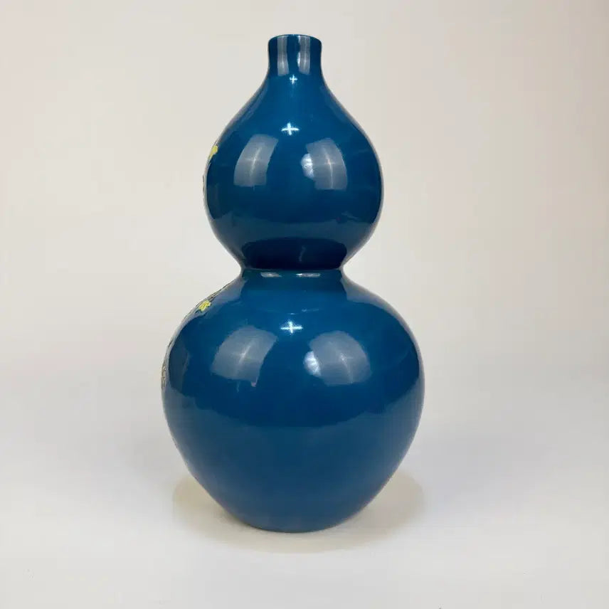 [BUNJANG] Joseon Dynasty Celadon Porcelain Gourd-shaped Vase / 공작남유 조각 호로병