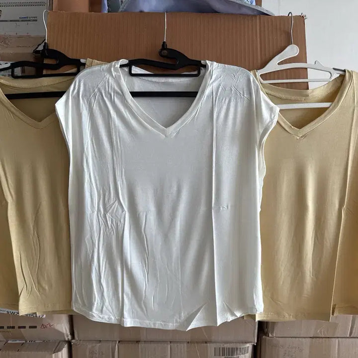 [BUNJANG] V-Neck Short-Sleeve T-Shirt 3-Pack Set / V넥 반팔 티셔츠 3장세트