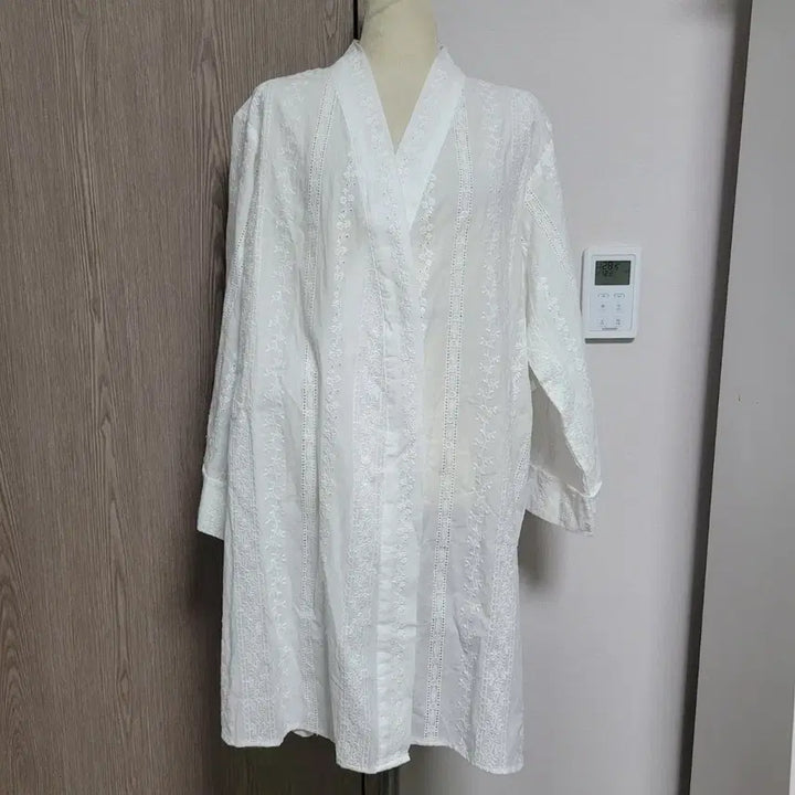 [BUNJANG] BECLA White Eyelet Embroidery Long Cardigan Shirt / 새상품) 비클라 BECLA 아일렛 자수 롱 가디건 셔츠