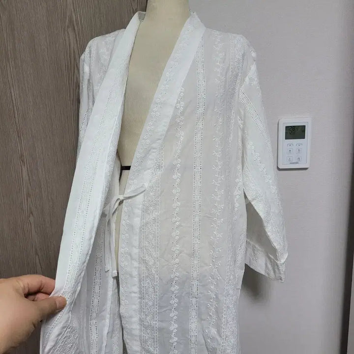 [BUNJANG] BECLA White Eyelet Embroidery Long Cardigan Shirt / 새상품) 비클라 BECLA 아일렛 자수 롱 가디건 셔츠