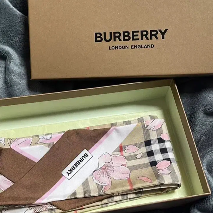 [BUNJANG] Burberry Silk Scarf / 버버리 실크 스카프