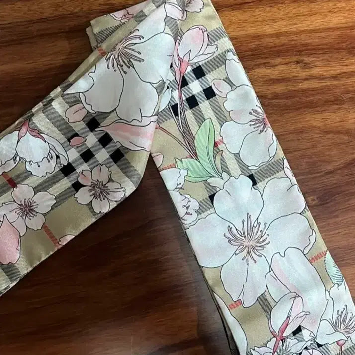 [BUNJANG] Burberry Silk Scarf / 버버리 실크 스카프