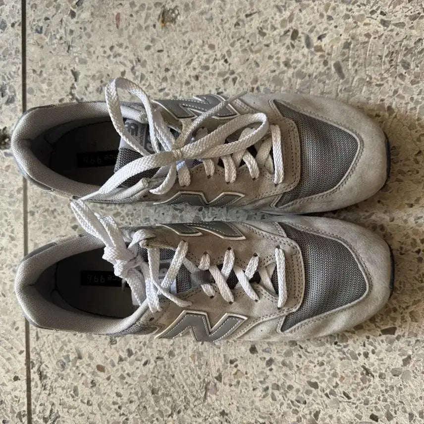 [BUNJANG] New Balance 996 Grey Suede Sneakers / 뉴발란스 996 그레이 270