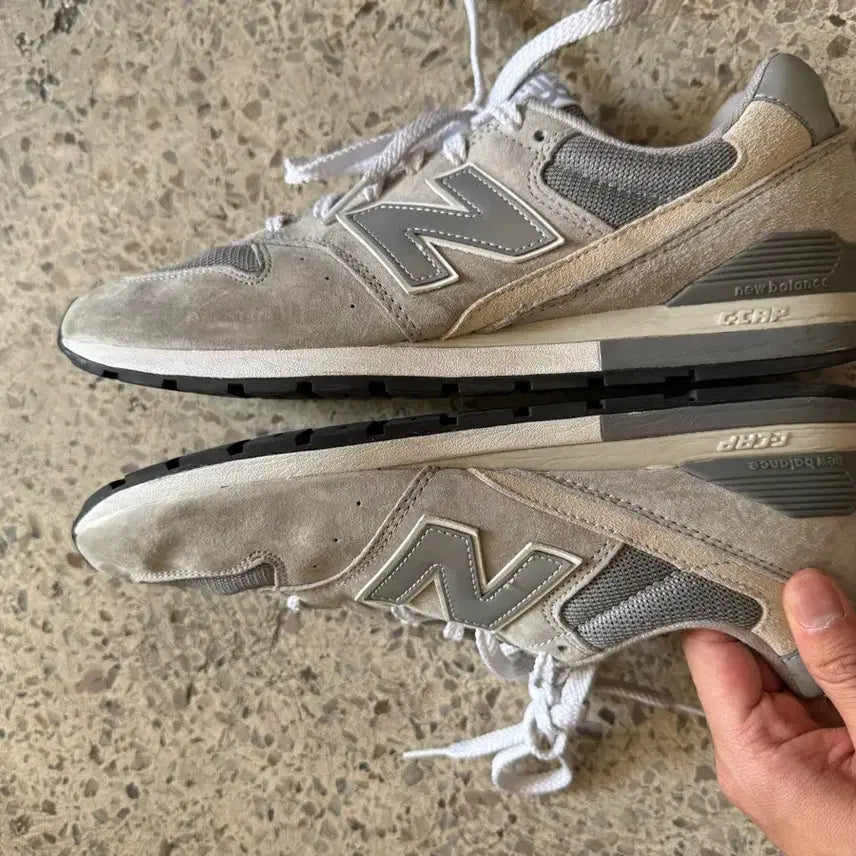 [BUNJANG] New Balance 996 Grey Suede Sneakers / 뉴발란스 996 그레이 270